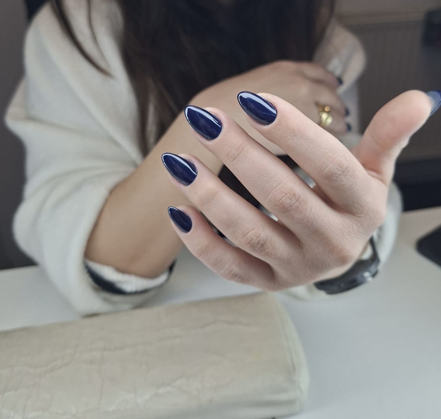 Manucure semi-permanent bleu nuit By Joe